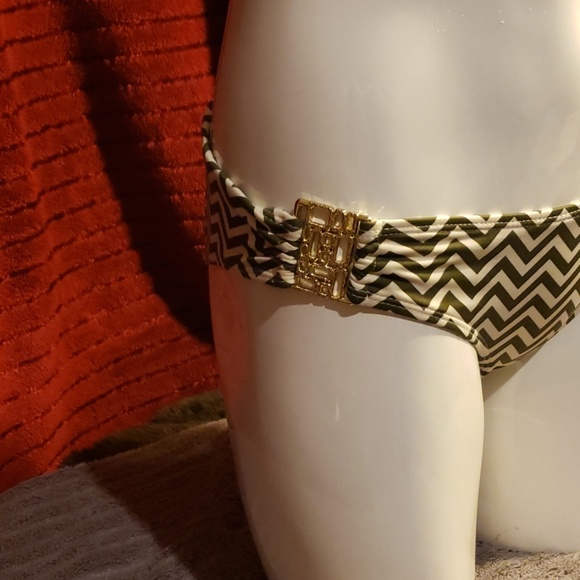 Bikini - Picture 3 of 4